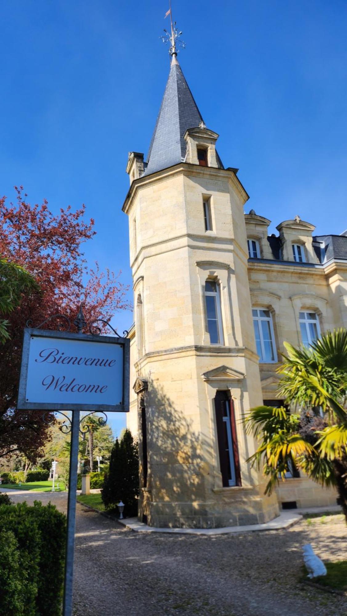 Hotel La Tour Perrier Eyrans-de Soudiac Eksteriør billede